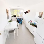 Hyggeligt Vaerelse Med Faelles Opholdsrum Og Toilet Lunderskov