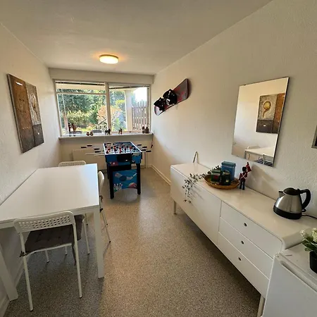 Hyggeligt Vaerelse Med Faelles Opholdsrum Og Toilet Homestay