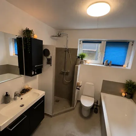 Hyggeligt Vaerelse Med Faelles Opholdsrum Og Toilet Lunderskov