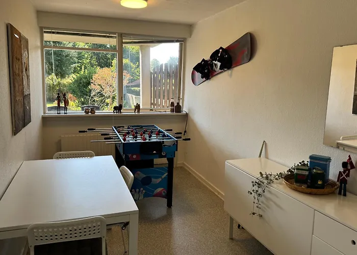 Hyggeligt Vaerelse Med Faelles Opholdsrum Og Toilet Lunderskov